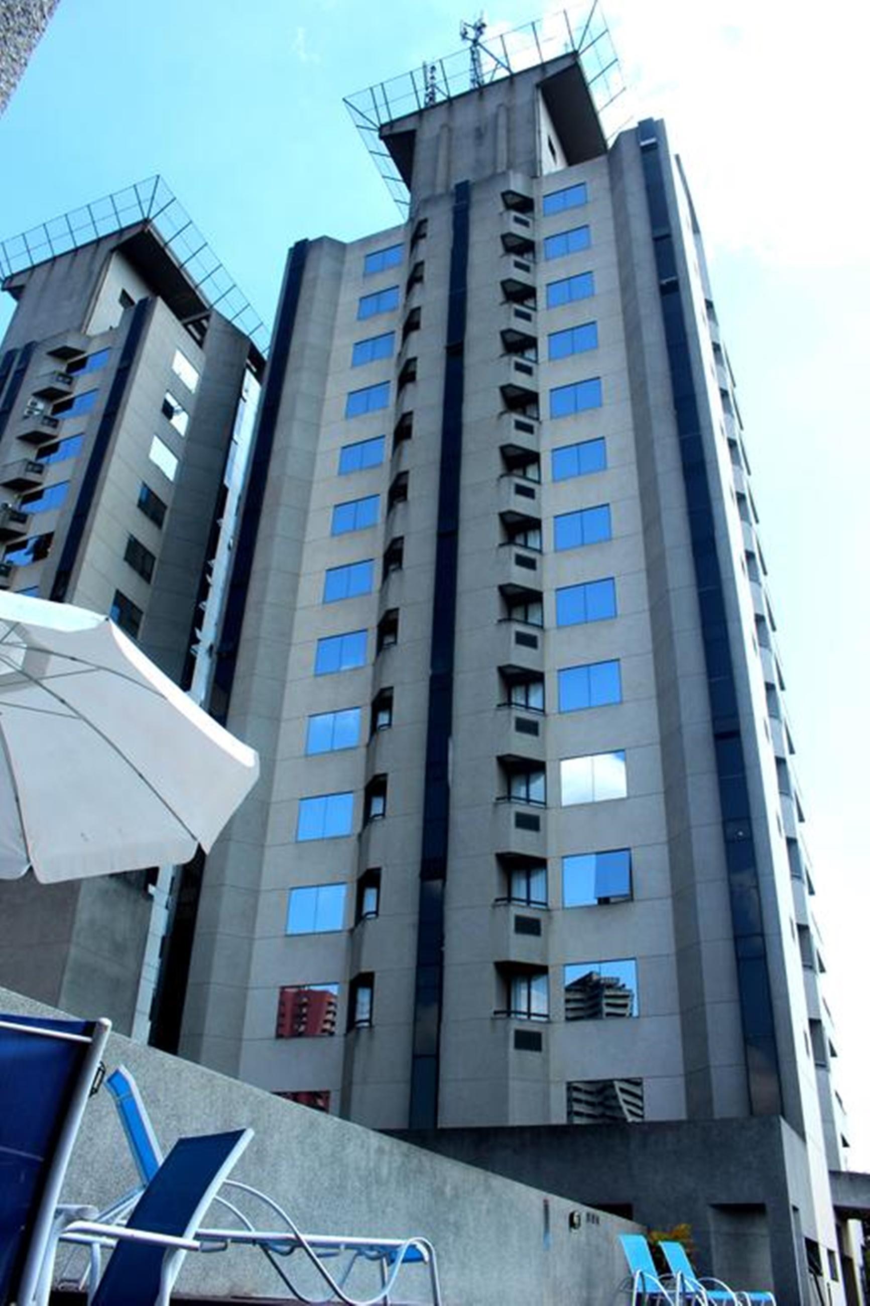 Aparthotel Twin Towers เซาเบร์นาโด ดู กัมโป ภายนอก รูปภาพ