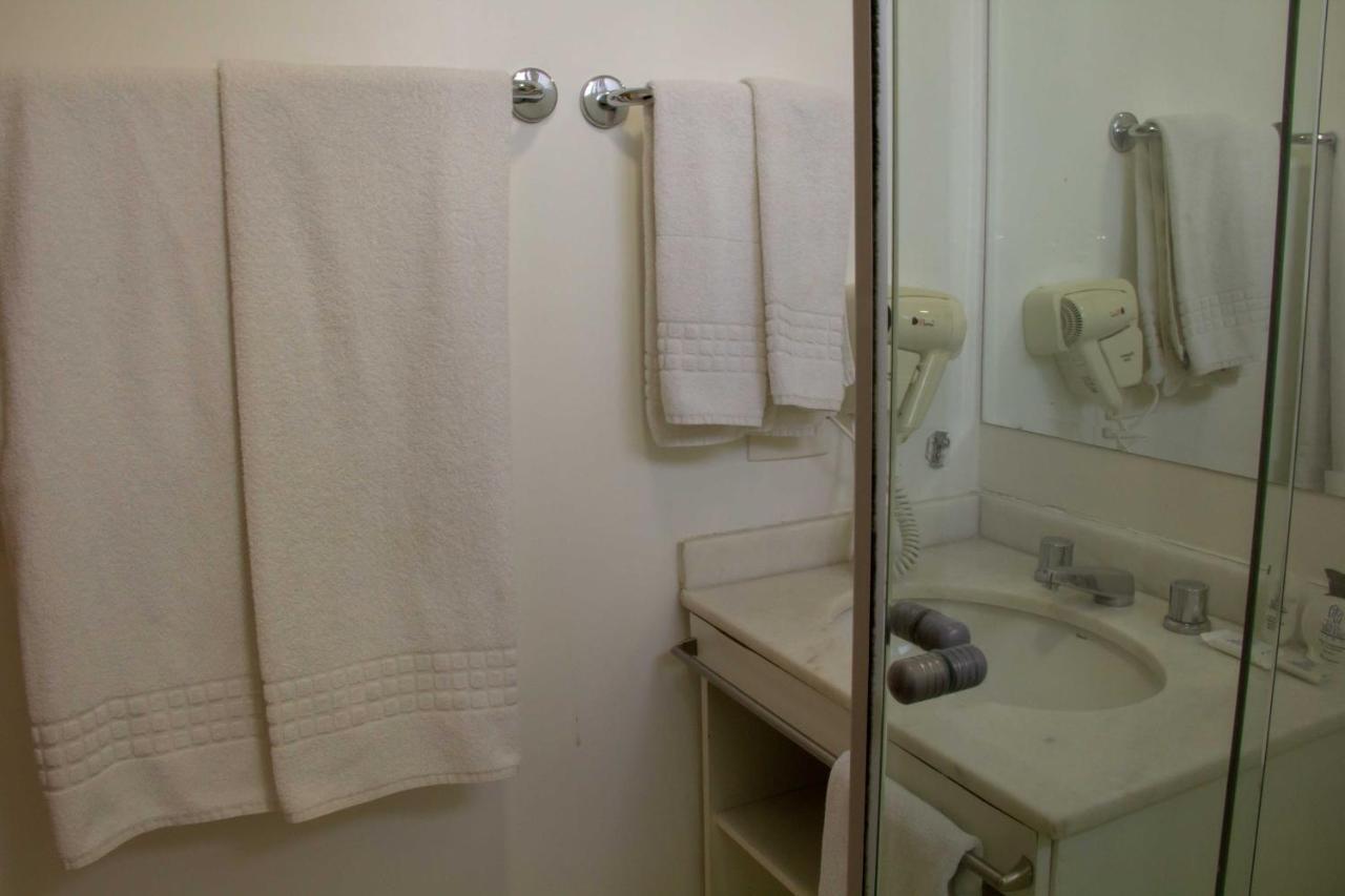 Aparthotel Twin Towers เซาเบร์นาโด ดู กัมโป ภายนอก รูปภาพ